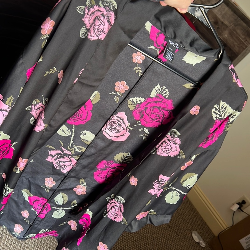 Black w pink roses